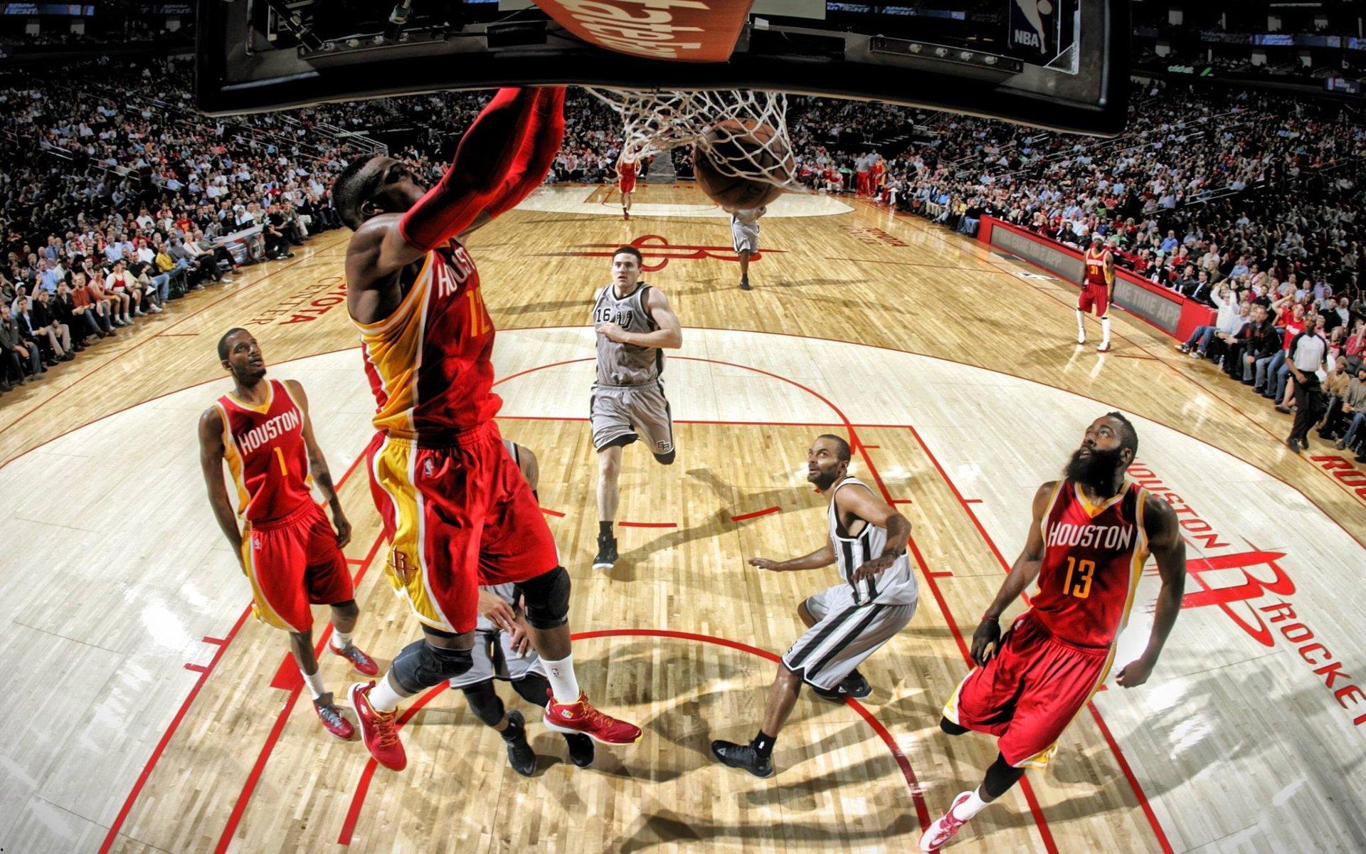 NBA季后赛激战正酣,勇士队逆转取胜,库里独砍40分创纪录
